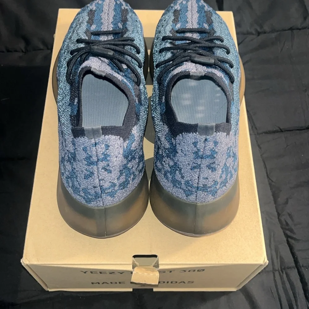 Yeezy Athletic Shoes in Blue and Gray Knit